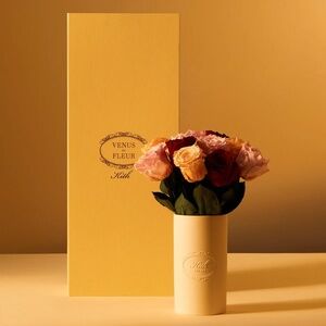 KITH for VENUS ET FLEUR- LE DOUZE Dozen Eternity® Roses